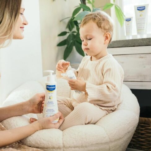 كريم موستيلا المغذي للوجه - مرطب يومي للبشرة الجافة - مع الأفوكادو الطبيعي والكريم البارد وشمع العسل - 1.35 أونصة. أوقية. - قد تختلف التعبئة والتغليف in Kuwait