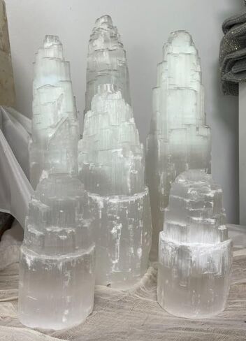 مجموعة مينيراليست، برج كريستال سيلينيت، بلورات شفاء طبيعية ومهدئة - ديكور أصلي أصلي، أحجار كريمة للروحانية، الريكي، اليوغا، التأمل، شقرا، قطعة واحدة 8 بوصة in Kuwait