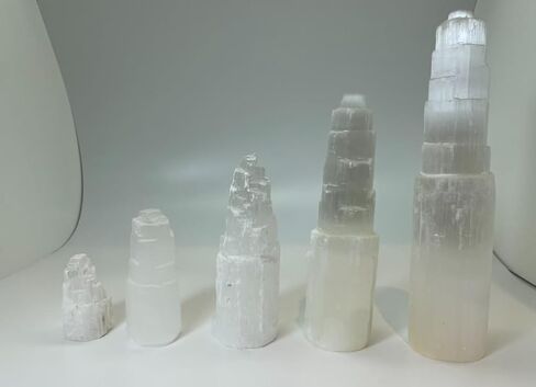 مجموعة مينيراليست، برج كريستال سيلينيت، بلورات شفاء طبيعية ومهدئة - ديكور أصلي أصلي، أحجار كريمة للروحانية، الريكي، اليوغا، التأمل، شقرا، قطعة واحدة 8 بوصة in Kuwait