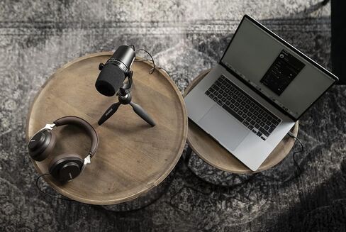 ميكروفون ديناميكي للبودكاست من Shure MV7+ مع حامل. صوت محسّن، لوحة لمس LED، مخرجات USB-C وXLR، وضع المستوى التلقائي، مرشح البوب ​​الرقمي، تأثيرات الصدى، البث الصوتي، البث، التسجيل - أسود in Saudi Arabia