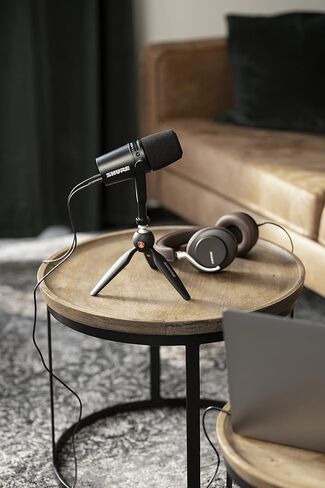 ميكروفون ديناميكي للبودكاست من Shure MV7+ مع حامل. صوت محسّن، لوحة لمس LED، مخرجات USB-C وXLR، وضع المستوى التلقائي، مرشح البوب ​​الرقمي، تأثيرات الصدى، البث الصوتي، البث، التسجيل - أسود in Saudi Arabia