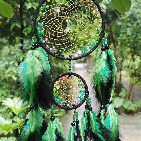 صائد أحلام الريش الأخضر والأسود مصنوع يدويًا صائد أحلام صغير مع قلادة على شكل قمر صائد الأحلام لغرفة النوم ريشة معلقة على الحائط in Kuwait