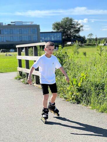 Nattork Kids Inline Skates ديكورات سيارات السباق الرائعة للأولاد والبنات والأطفال، 4 مقاسات زلاجات رباعية قابلة للتعديل مع جميع العجلات المضيئة - هدية عيد ميلاد للرياضات الداخلية والخارجية in Kuwait