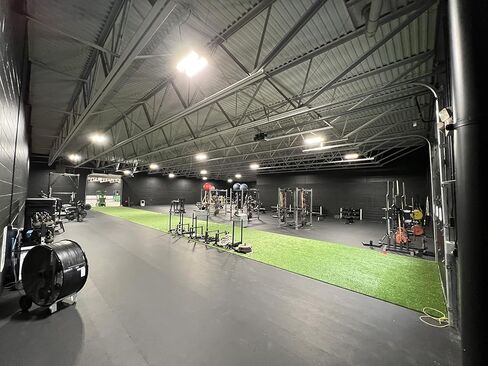 Sled Strips | Premium Gym Turf Rolls Perfect for Home Gyms and Indoor Sports Facilities, Designed for Sled Push/Pulls - Many Sizes (Green) in Kuwait