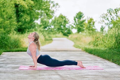 Eco friendly yoga mat made from a premium TPE material that provides non-slip texture perfect for indoor and outdoor workouts. Great for hot yoga, pilates, and Bikram in Saudi Arabia