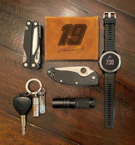 Rico Industries - Chase Elliott No. 9 - Premium Laser Engraved Vegan Brown Leather Tri-fold Wallet - Slim yet Sturdy Design - Perfect to Show Your NASCAR Loyalty or Gift in Saudi Arabia