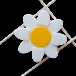 White Petals Petal Embedded Tennis Racket Vibration Dampener Soft Silicon Racket Dampener Cartoon Shape Tennis Racquet Shock Absorbers Tennis Racket for Racquetball