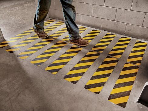 3M Safety-Walk Slip Resistant Reflective Tread, 6 in x 2 ft, Anti Slip, Adhere Without Wrinkling, Curling, Tearing or Lifting, Self-Adhesive Backing, Quick & Easy Application, 1 Pack (600BY-T6X24) in Saudi Arabia