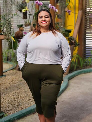 FOREYOND Plus Size Capri Pants for Women Loose Fit Yoga Pants with Pockets Workout Activewear Sweatpants in Saudi Arabia