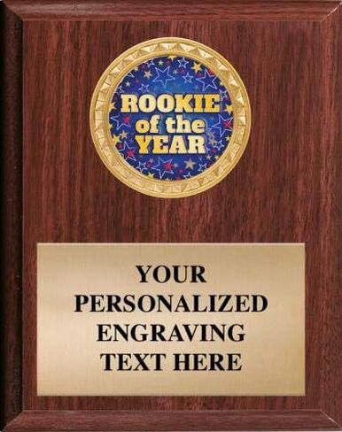 لوحات Rookie of the Year تقدم جائزة وكأسًا رائعة. يمكنك إضافة النقش المجاني الخاص بك. in Saudi Arabia