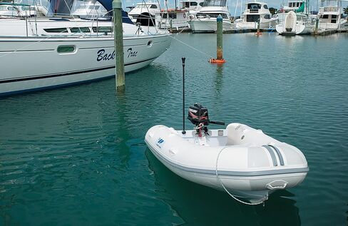 مصباح ملاحة شامل يعمل بالبطارية من رايلبلازا مع 3 أوضاع تشغيل لزوارق الكاياك والقوارب in Kuwait