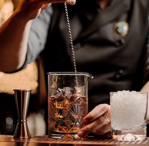 زجاج خلط الكوكتيل الكريستالي - ممتاز 24oz 710 مل - شاكر كوكتيل متين ومستقر وقوي - أدوات بار ذات جودة احترافية - هدية لعيد ميلاد الذكرى السنوية للزفاف in Saudi Arabia