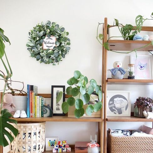 إكليل الأوكالبتوس الاصطناعي الأخضر من bibelot للباب الأمامي، إكليل ربيعي وصيف مقاس 45.72 سم مع علامة ترحيب لديكور مزرعة الشرفة الداخلية والخارجية in Kuwait