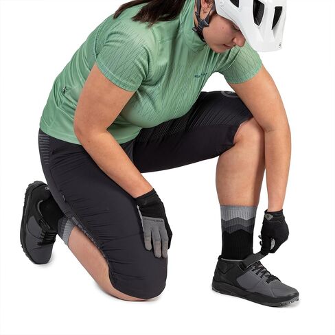 جورب ركوب الدراجات من Endura - منتصف الساق، دعم القوس، جورب ركوب الدراجات عالي الامتصاص in Kuwait