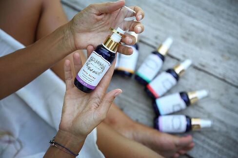 7 Aura Mist Sprays Gift Set - Cleansing Negative Energy - Infused with Chakra Healing Crystals & Essential Oils Blend, 3.4 fl.oz in Saudi Arabia