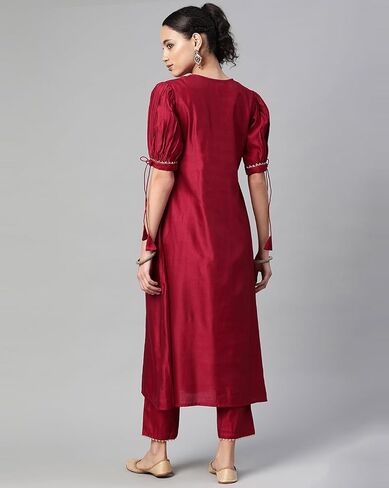 طقم بنطلون كورتا مستقيم للنساء من INDO ERA باللون الأحمر الهندي من الفسكوز بتصميم Yoke صلب بطول الساق in Kuwait