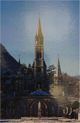 زجاجة مياه لورد المقدسة بيضاوية الشكل من البلاستيك مع صورة ملونة in Kuwait