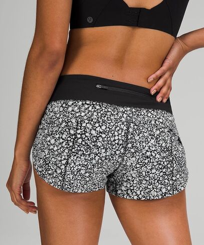 شورت Lululemon Athletica Speed ​​Up 2.5 بوصة (Venture Floral Alpine White Black/Black، مقاس 6) in Saudi Arabia