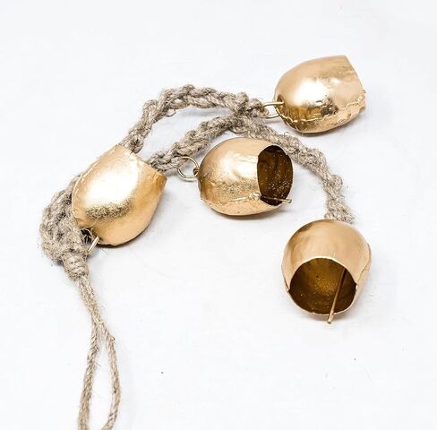 جرس من الحديد المطاوع، مصنوع يدويًا من النحاس، حبل معلق على الحائط، 4 جرس in Kuwait