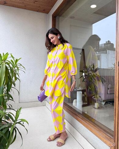 مجموعة كورتا ذا لوم مع بنطال للنساء/البنات بياقة دائرية وأكمام بالون مطبوعة هندية عرقية توب كورتي أصفر in Kuwait