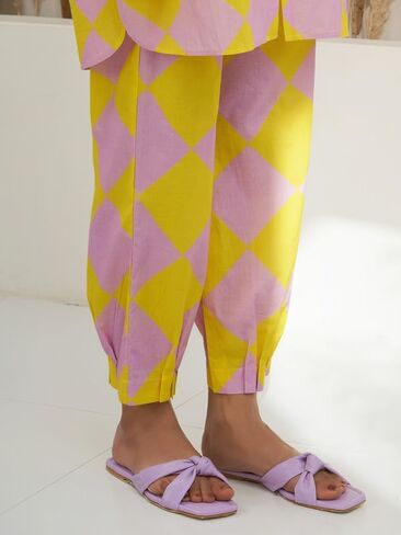 مجموعة كورتا ذا لوم مع بنطال للنساء/البنات بياقة دائرية وأكمام بالون مطبوعة هندية عرقية توب كورتي أصفر in Kuwait