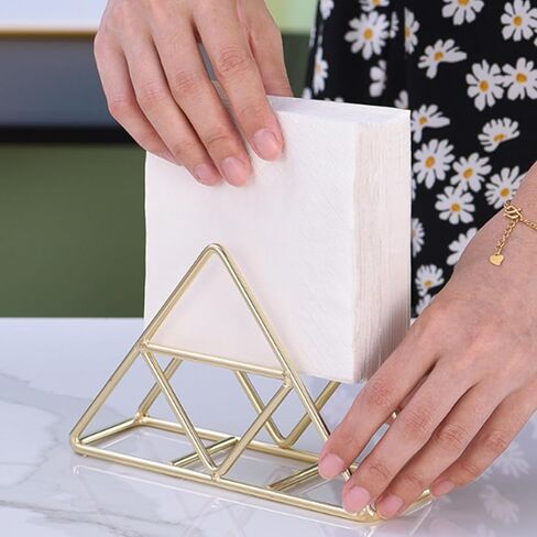 حامل مناديل للطاولة، منظم موزع مناديل ذهبي معدني مثلث الشكل مناسب لغرفة الطعام والمقهى وديكورات الفنادق in Kuwait