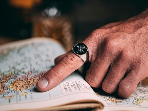 خاتم Memento Mori Signet أسود/فضي - خاتم Signet من الفولاذ المقاوم للصدأ 316L للممارسين الرواقيين - خاتم Momento Mori Signet مع تصميم جمجمة ثلاثية الأبعاد in Kuwait