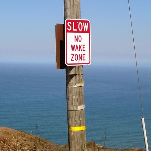 علامة SmartSign No Wake Zone، لافتة بطيئة، لافتات بحيرة للأماكن الخارجية، 12 × 18 بوصة، ألومنيوم عاكس بدرجة مهندس 3M، مقاوم للطقس in Kuwait