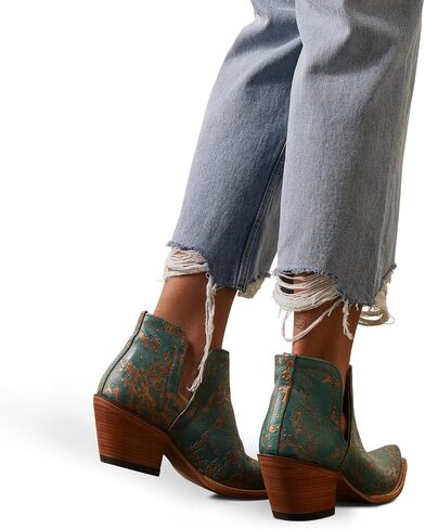 ARIAT Women's Ultra High Rise Tomboy Straight Jean in Saudi Arabia