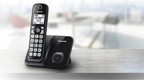 باناسونيك DECT 6.0 هاتف لاسلكي قابل للتوسيع مع جهاز الرد الآلي وكتلة المكالمات الذكية - سماعتين لاسلكيتين - KX-TGD532W (أبيض/فضي) in Saudi Arabia