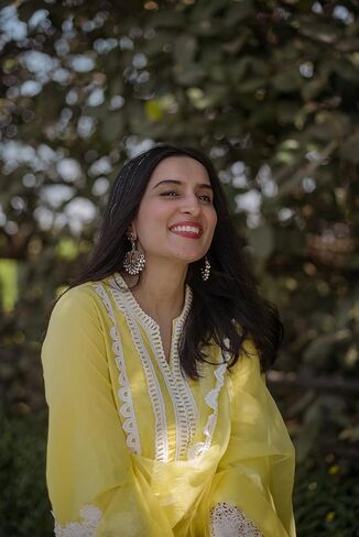 مجموعة كورتا بالازو للنساء بأكمام قصيرة ورقبة على شكل حرف V ملابس عرقية هندية مطبوعة كورتي عرقية هندية للفتيات باللون الأصفر in Kuwait