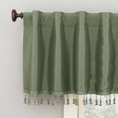 ستارة Sun Zero Greyson Faux Dupioni الحريرية المطرزة بالخرز الحراري للغاية بنسبة 100% ستارة خلفية معتمة، مقاس 127 سم × 43.18 سم، أخضر طحلبي in Saudi Arabia