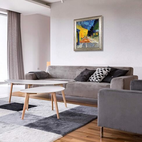 شرفة مقهى La Pastiche في الليل مع لوحة زيتية مؤطرة باللون الفضي من فرساي، مقاس 76.2 سم × 66.04 سم، متعددة الألوان in Kuwait