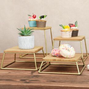 حاملات عرض الكب كيك، مجموعة من 4 حوامل للحلويات، مربعة من الخشب الريفي والأسلاك المعدنية الذهبية، مقاس 6 × 6 بوصة in Kuwait