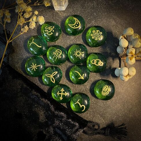 مجموعة رونية، 13 قطعة، رونية زجاجية للمبتدئين، العرافة، الوثنية، مجموعة أحجار رونية خضراء مع كتاب رونية، حقيبة مخملية برباط in Kuwait