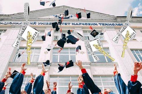 2022 هدية تخرج حلية جامعة الكلية 2021 قبعة التخرج قبعة حبة دلايات لقلادة سوار Charm للنساء الفتيات in Saudi Arabia