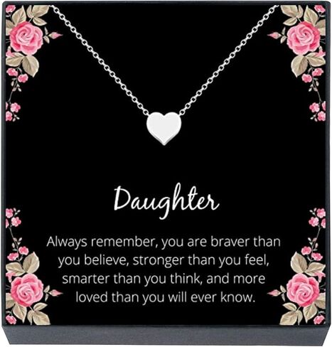 هدايا عيد الميلاد وهدايا لابنتها قلادة على شكل قلب هدية من الأم والأب، اقتباس "شجاع وأقوى وأذكى ومحبوب" للنساء المراهقات والفتيات والفتيات الصغيرات مجوهرات للابنة، أفكار لتخزين الأشياء للبنات in Kuwait