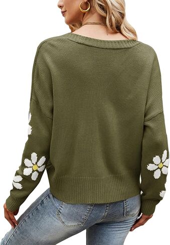 سترة نسائية محبوكة فضفاضة بأكمام طويلة بنمط زهرة Y2K ورقبة على شكل حرف V وأزرار سفلية in Kuwait