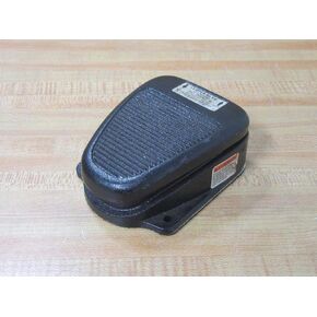 Linemaster 3C-30A2-S Clipper Airval Foot Switch, 3-Way Pneumatic, Single Pedal, Momentary, Single Stage, No Guard, Black