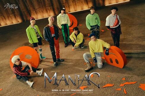Stray Kids Oddinary 6th Mini Album Jewel Case إصدار Felix CD+18p PhotoBook+1p PhotoCard+1ea Photo Badge-DDAKJI+1ea ملصق+تتبع مختوم in Saudi Arabia
