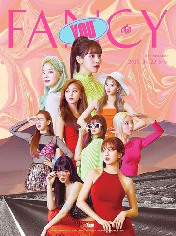 الألبوم المصغر السابع من TWICE - FANCY YOU [A ver. ]+1 ملصق مطوي+1 بطاقة صورة إضافية+1 قناع أيدول+1 مرآة يد للجيب in Kuwait