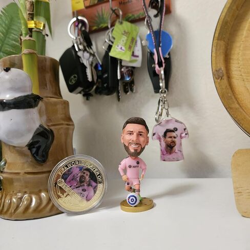 صندوق هدايا ليونيل ميسي، سلسلة مفاتيح ليونيل ميسي ميامي وردي، ليونيل ميسي مصغر ميامي وردي، ميدالية ليونيل ميسي التذكارية، صندوق وردي مزخرف، صغير in Kuwait