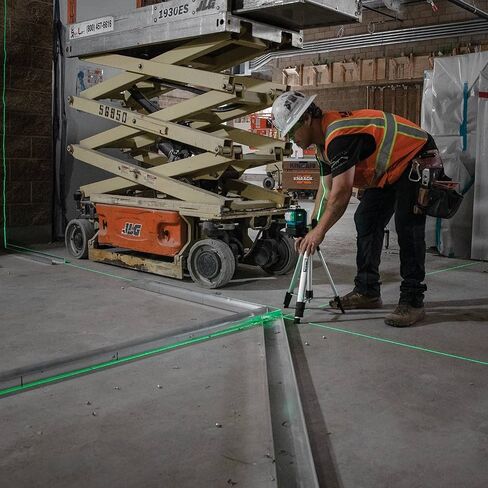 Makita SK700GDNAJ 12V max CXT® Lithium-Ion Cordless Self-Leveling 360° 3-Plane Green Laser Kit (2.0Ah), Class II, 510-530 nm, 2 mW in Saudi Arabia