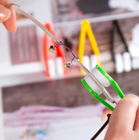 5 قطع متعددة الألوان منظف زجاج النظارات، منظف العدسات من الألياف الدقيقة، مناديل تنظيف النظارات من الألياف الدقيقة، فرشاة محمولة مغناطيسية لتنظيف العدسات، ملحقات تنظيف النظارات in Saudi Arabia