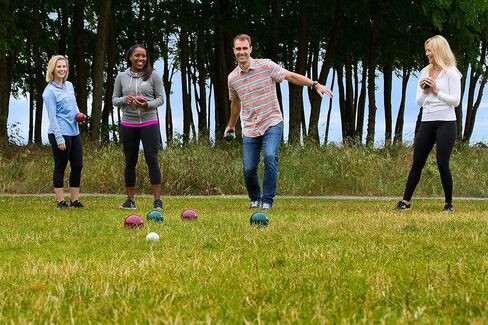مجموعة كرة Baden Champions Bocce - الحجم الرسمي 107 مم والوزن الرسمي 920 جم مع حقيبة حمل وشريط قياس in Kuwait