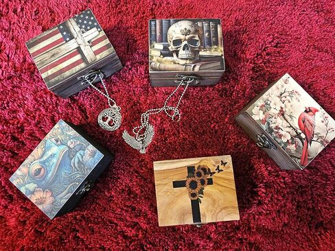 صندوق مسبحة صلاة صليب عباد الشمس | تذكار مجوهرات المناولة الأولى لخرز المسبحة والمجوهرات الصغيرة والتذكارات. حامل صندوق المسبحة، صندوق تذكار روماني، صندوق صلاة مزخرف (3.75 × 3 × 2 بوصة 3SRBP) in Kuwait