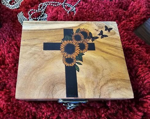 صندوق مسبحة صلاة صليب عباد الشمس | تذكار مجوهرات المناولة الأولى لخرز المسبحة والمجوهرات الصغيرة والتذكارات. حامل صندوق المسبحة، صندوق تذكار روماني، صندوق صلاة مزخرف (3.75 × 3 × 2 بوصة 3SRBP) in Kuwait