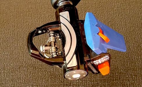 دواسة دراجة دوارة للتمرين الداخلي من أجل SPD وDelta مع منصة أحذية رياضية قابلة للإزالة - مشابك/مرابط لأصابع القدم - دواسات بيلوتون لجميع الأحذية - أقفاص لأصابع القدم لبيلوتون ودواسة التمرين. ليس للدراجة الخارجية in Kuwait