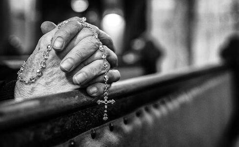 Generic مسبحة كاثوليكية للنساء - حبات مسبحة اللؤلؤ الأبيض الطبيعي الحقيقي، هدايا كاثوليكية in Saudi Arabia
