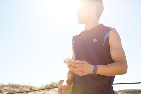 Fitbit Charge HR Wireless Activity Wristband (Plum, Large) in Saudi Arabia